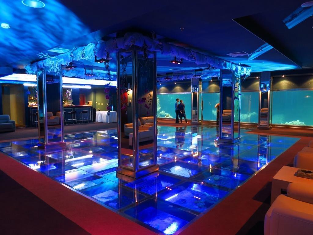 Caspian Riviera Grand Palace Hotel 악타우 외부 사진 The Blue Water Club