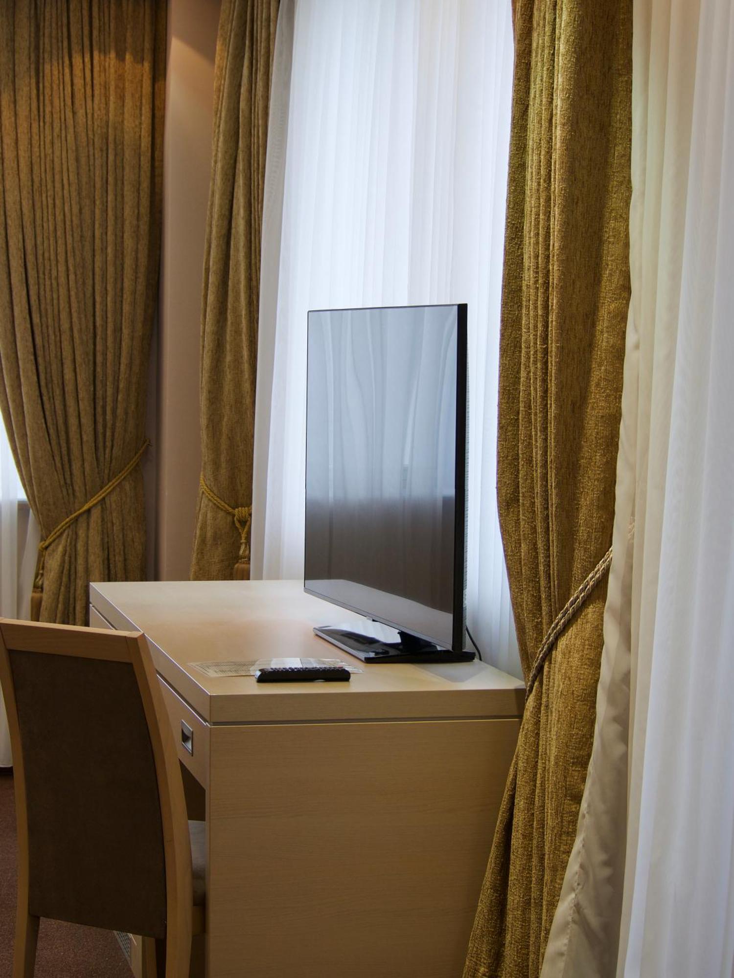 Caspian Riviera Grand Palace Hotel 악타우 외부 사진 A television set