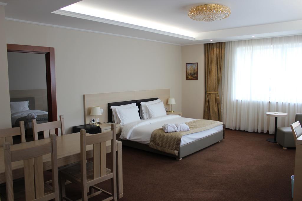 Caspian Riviera Grand Palace Hotel 악타우 외부 사진