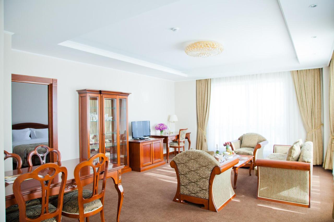 Caspian Riviera Grand Palace Hotel 악타우 외부 사진 Suite
